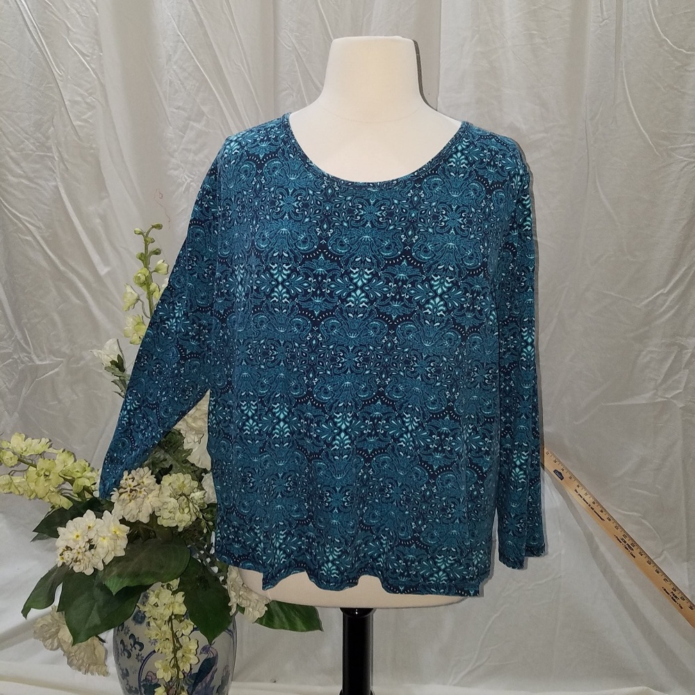 Like New LS Round Neck Geometric Print Top